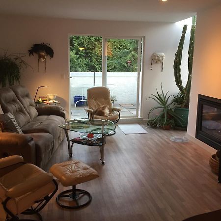 A Room At The Camelia Bed And Breakfast Tsawwassen Exterior foto