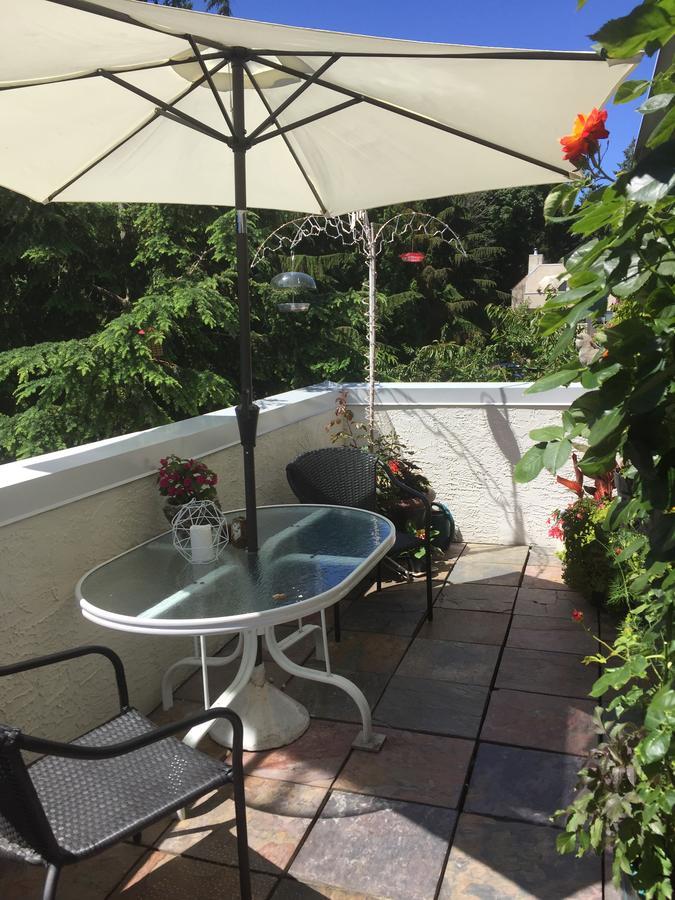 A Room At The Camelia Bed And Breakfast Tsawwassen Exterior foto